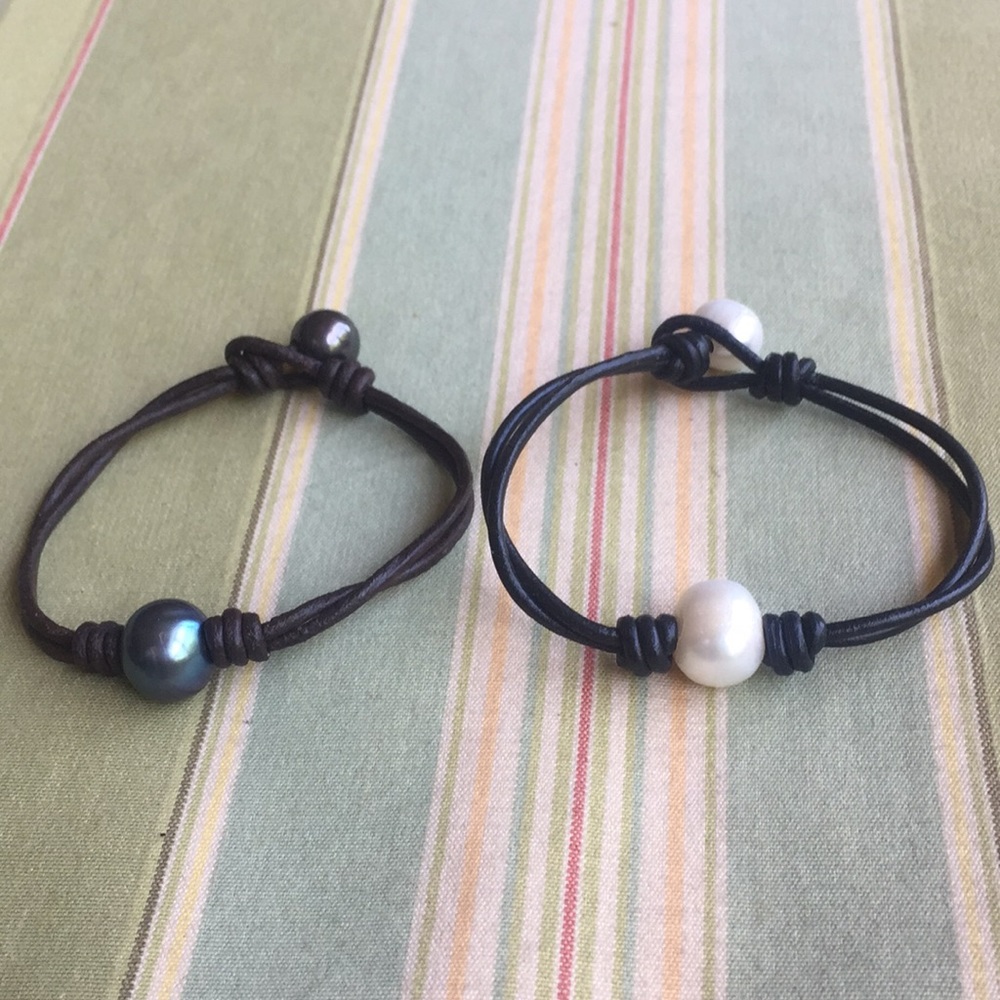 Pearl cord bracelets set of 2✨White and Grey pearl